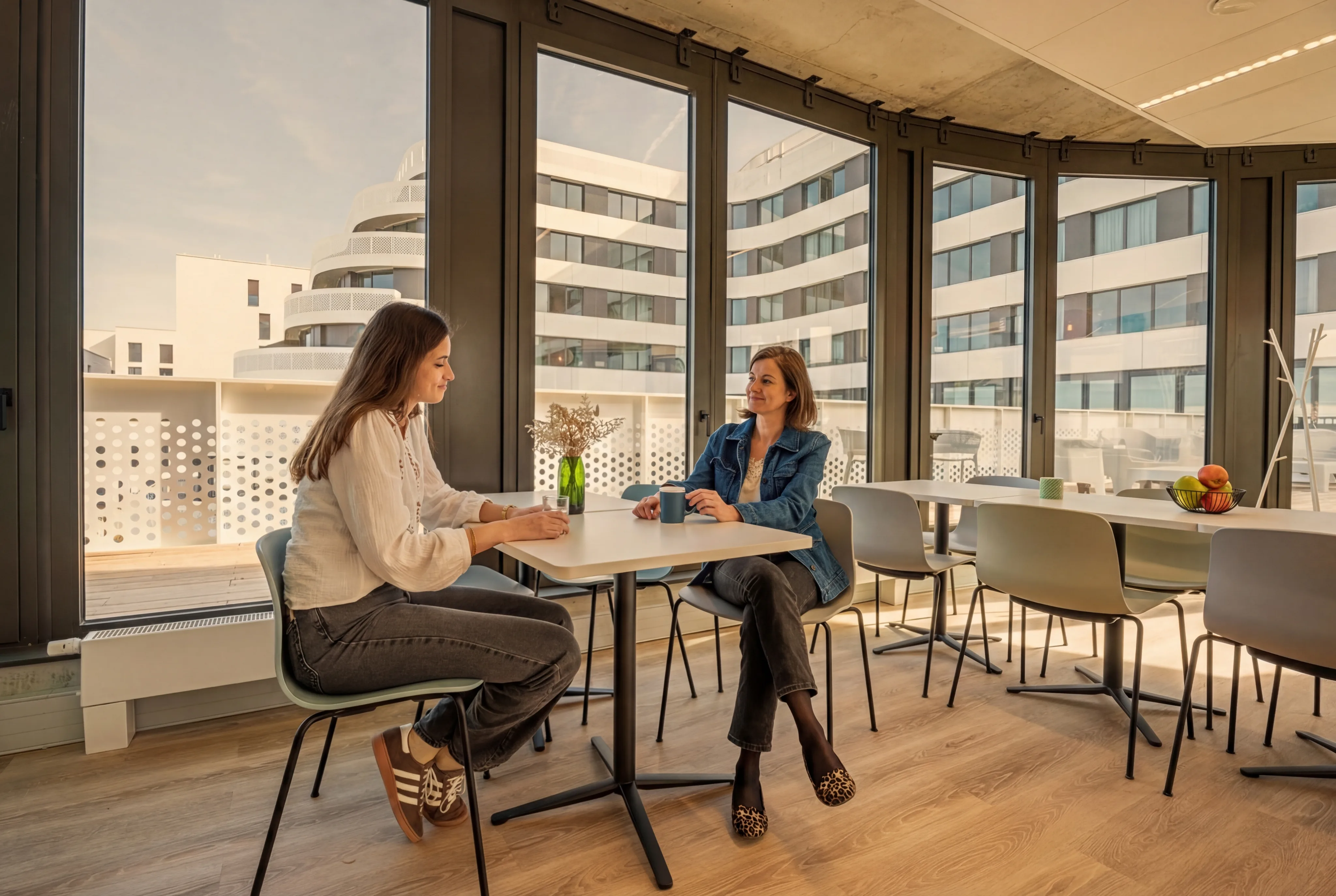 Intérieur lumineux du coworking POD Angers Saint-Serge